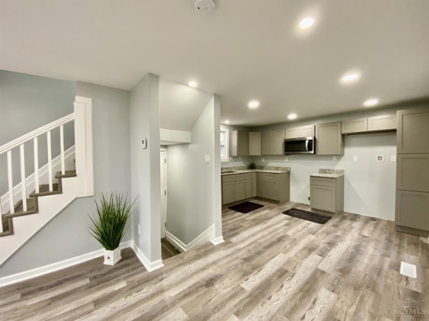 Building Photo - 2 Bedroom, 1 Bath Home in the Heart of Mid...