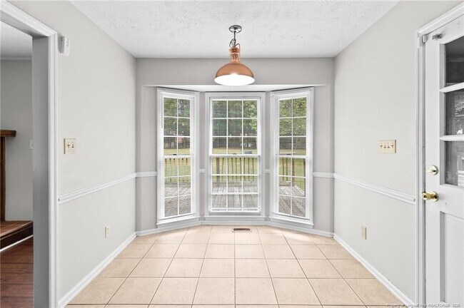 Building Photo - 6924 Woodmark Dr