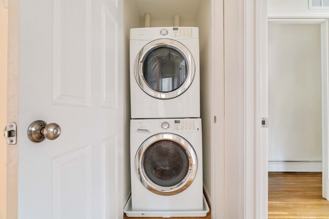 Building Photo - 195 Endicott St