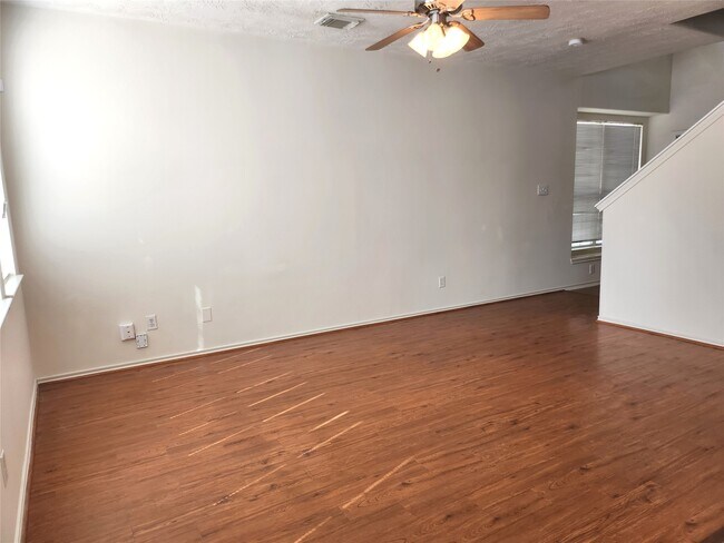 Building Photo - 11509 Hackmatack Way