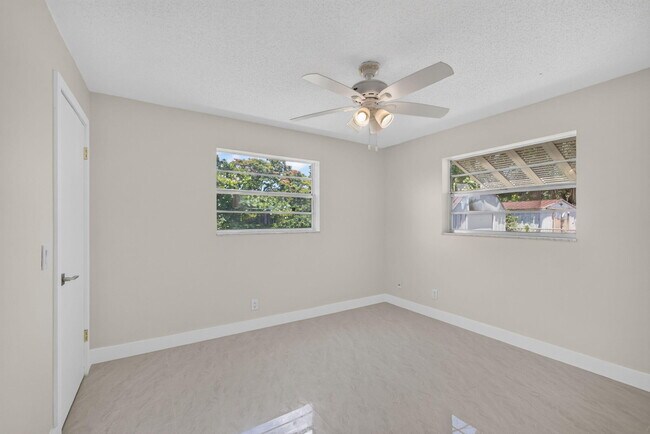 Building Photo - 3943 Roan Ct W