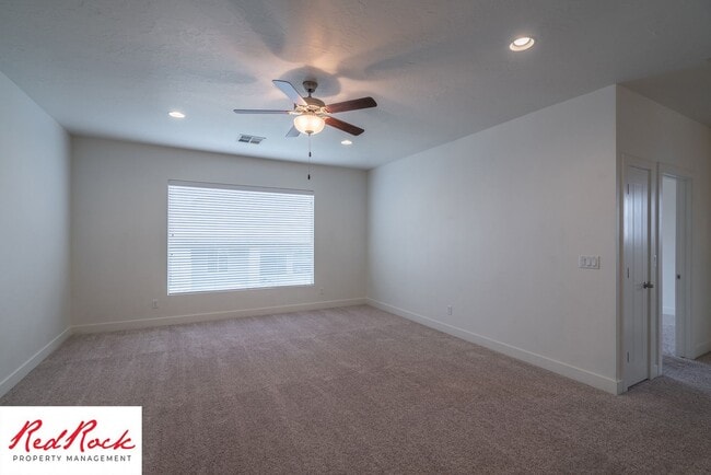 Building Photo - Pet Friendly 4 Bedroom Little Valley Home ...