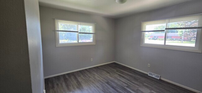 Building Photo - 270 S Riverside Dr