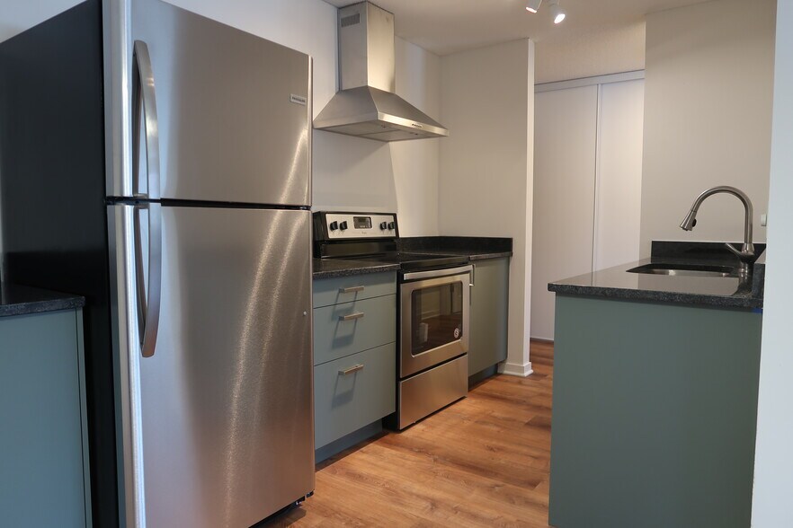 Kitchen - 2616 Harriet Ave S #203