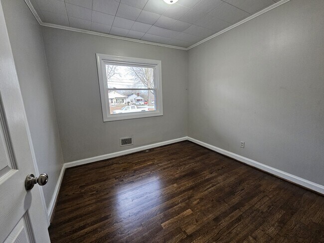 Building Photo - 500 S Mountain St