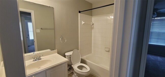 Building Photo - 14426 Mooreview Ln