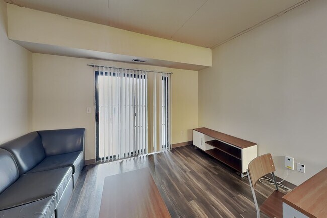 Building Photo - 215 Stanton Ave