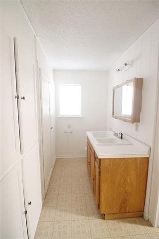 Building Photo - 1010 E Reno Rd