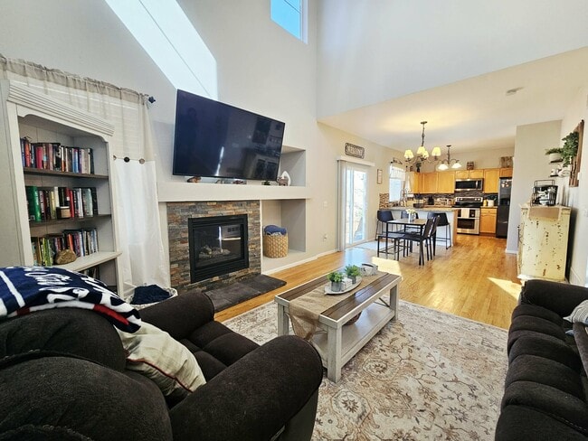 Building Photo - 6810 Shore View