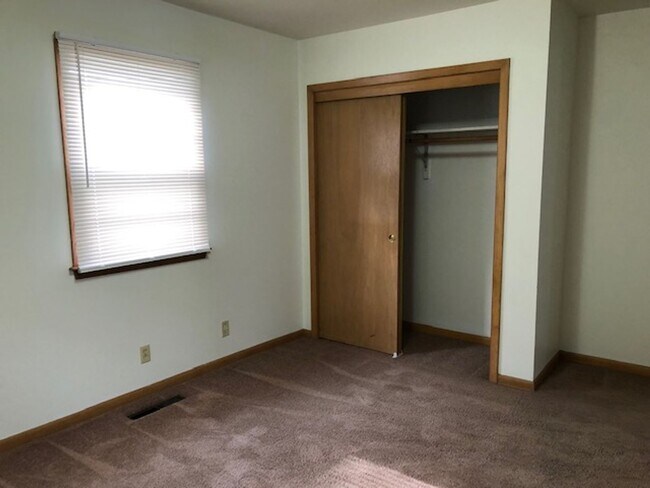 Building Photo - Three-Bedroom, 1-Bath House