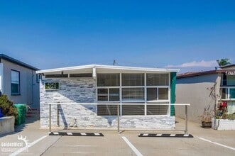 Building Photo - Updated 2Bdm 1Ba Apartment in Point Loma Heights!