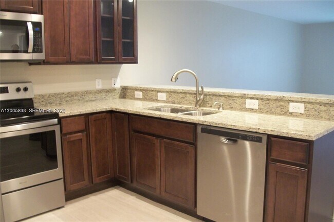 Building Photo - 13900 Lake Placid Ct