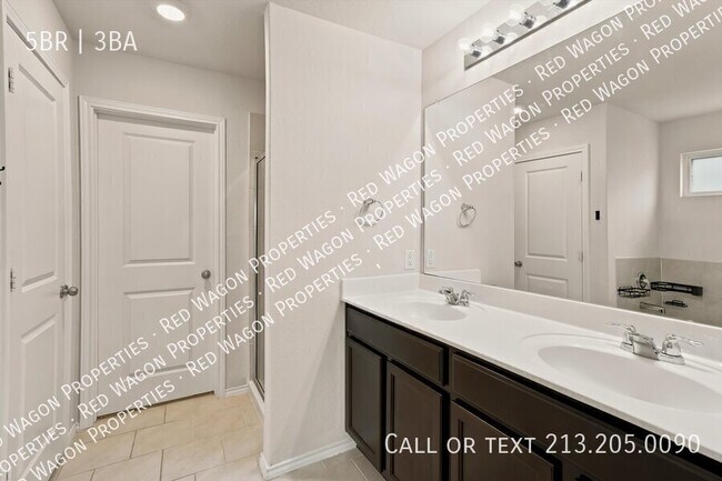 Building Photo - 8106 Chestnut Blue
