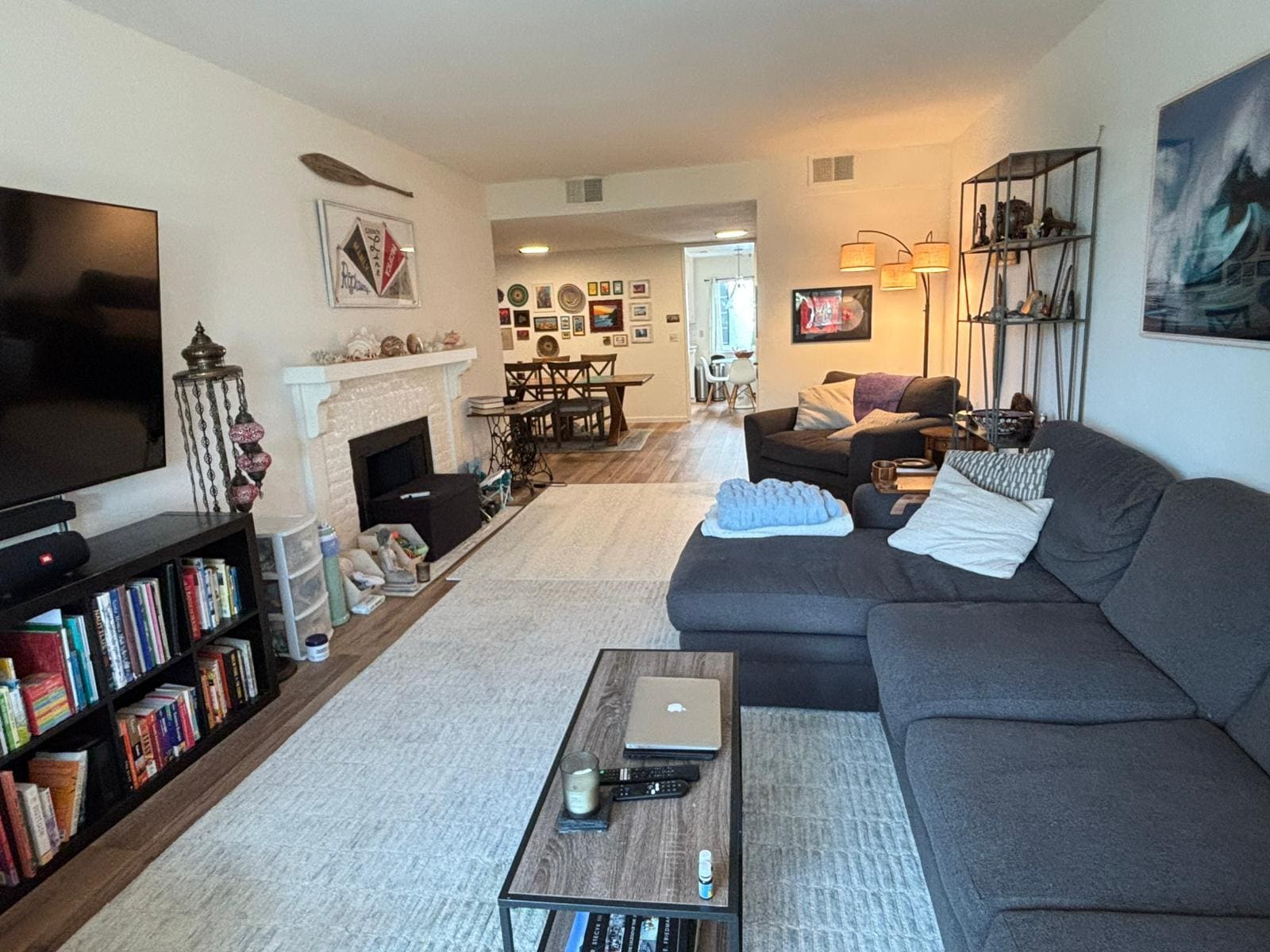 Building Photo - 310 Tahiti Way