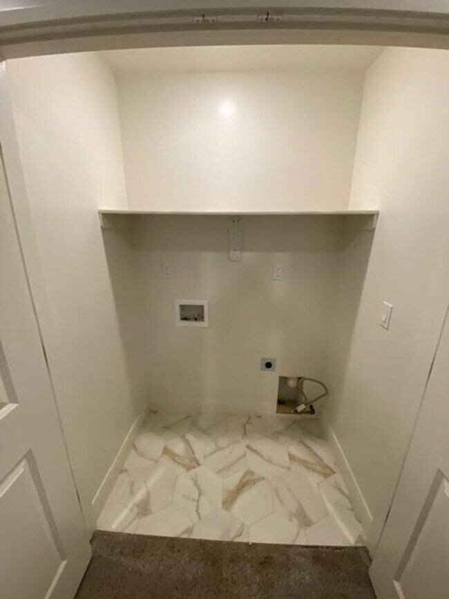 Building Photo - 3 Bed - 2.5 Bath, Newer Construction