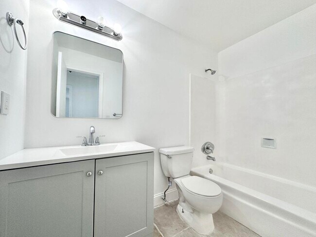 Building Photo - 906 Foresteria Dr