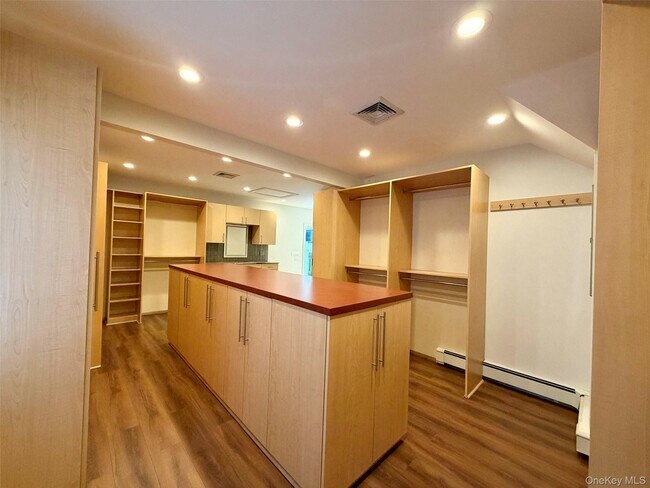 Building Photo - 5 Glen Hill Ct