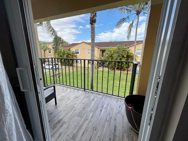 Building Photo - 1035 Lake Shore Dr