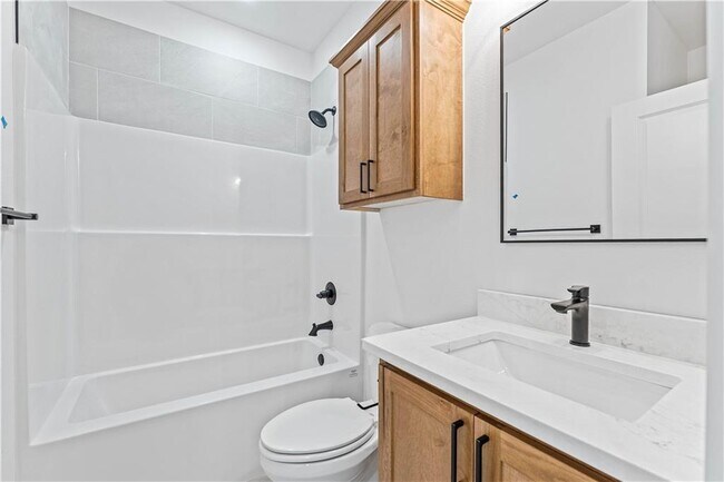 Building Photo - 16 Celtic Dr