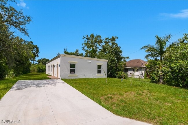 Building Photo - 3835 Lora St