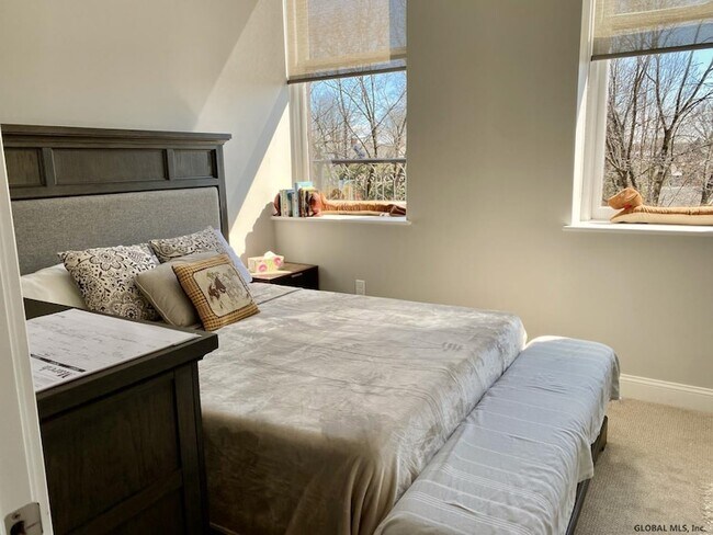 Building Photo - 77 Van Dam St