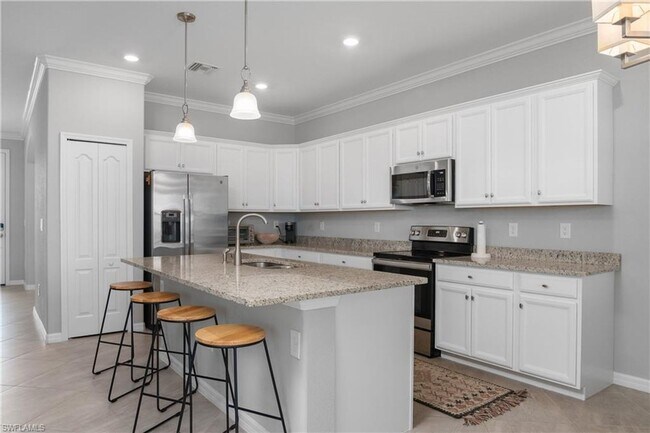 Building Photo - 4 BR home Estero