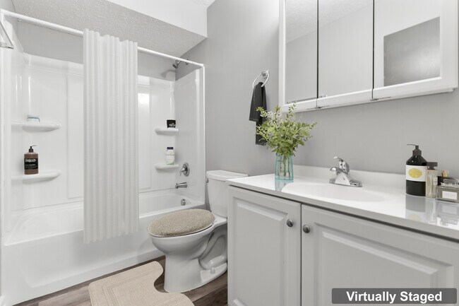 Hall Bath - 1638 Waterstone Ct