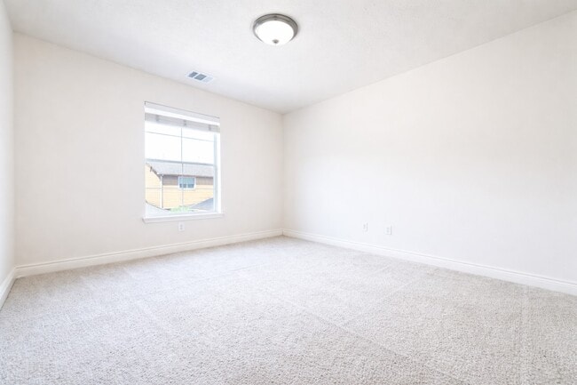 Building Photo - 3411 Clearview Cir