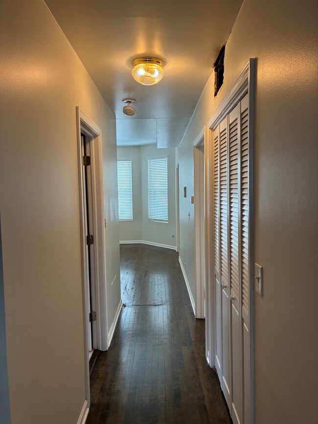 Building Photo - 1235 S Kolin Ave