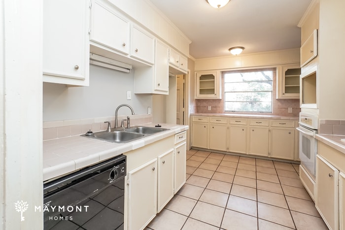 Building Photo - 5869 Kinder Dr