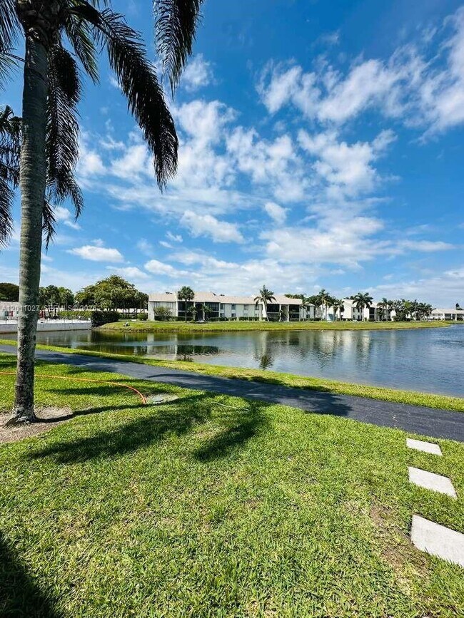 Building Photo - 1110 Green Pine Blvd