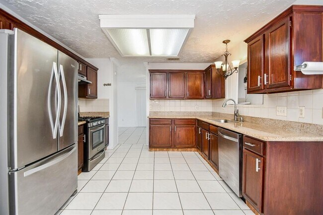 Building Photo - 12311 Grove Meadow Dr