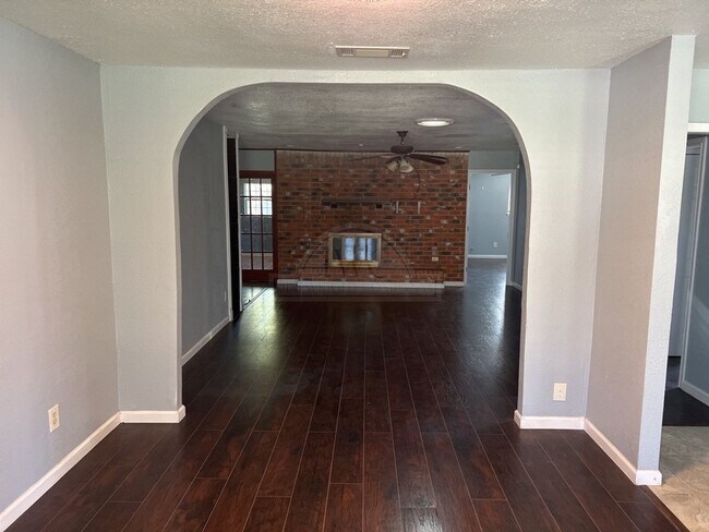 Building Photo - **2 weeks Free Rent***2310 Zinnia Court, K...