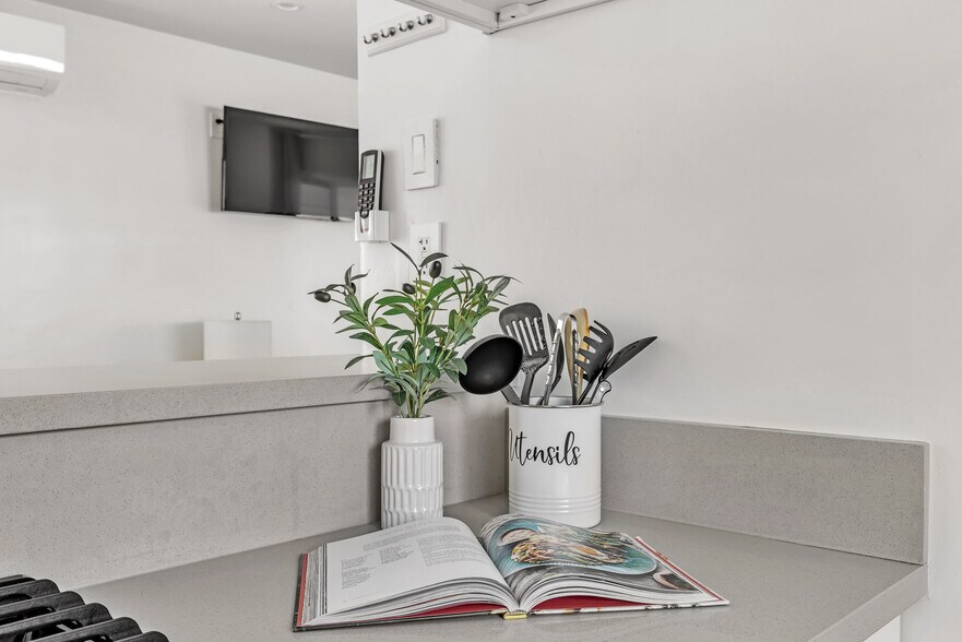 Building Photo - 15006 Burin Ave