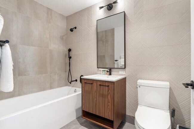 Building Photo - 219 Bay 31st St