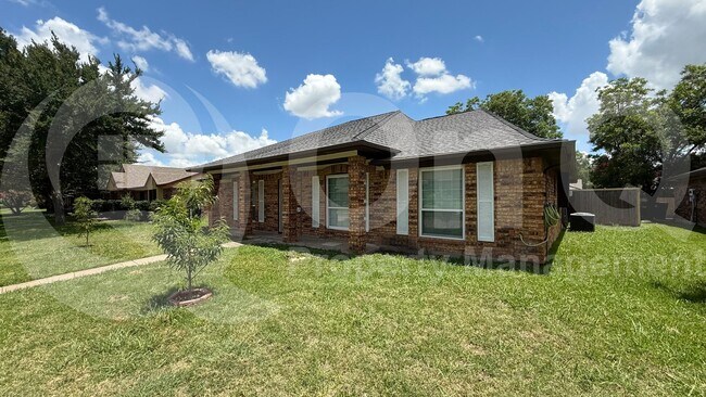 Building Photo - 2438 Kimberly Dr