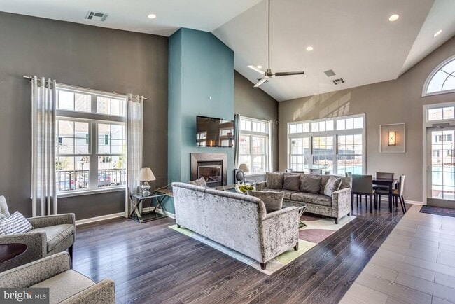 Building Photo - 1193 N Van Dorn St