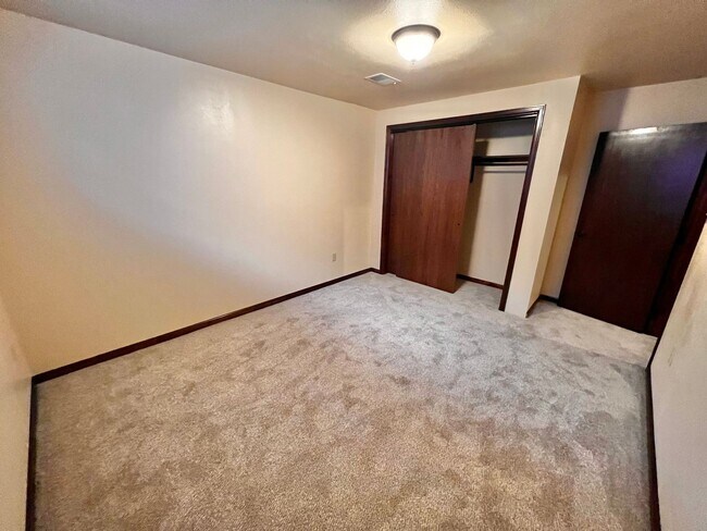 Building Photo - Beautiful 4 Bed, 2 Bath House in South Fort Collins! Avail. June 10th!