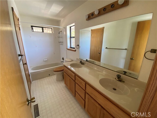 Building Photo - 19232 N Shore Ct