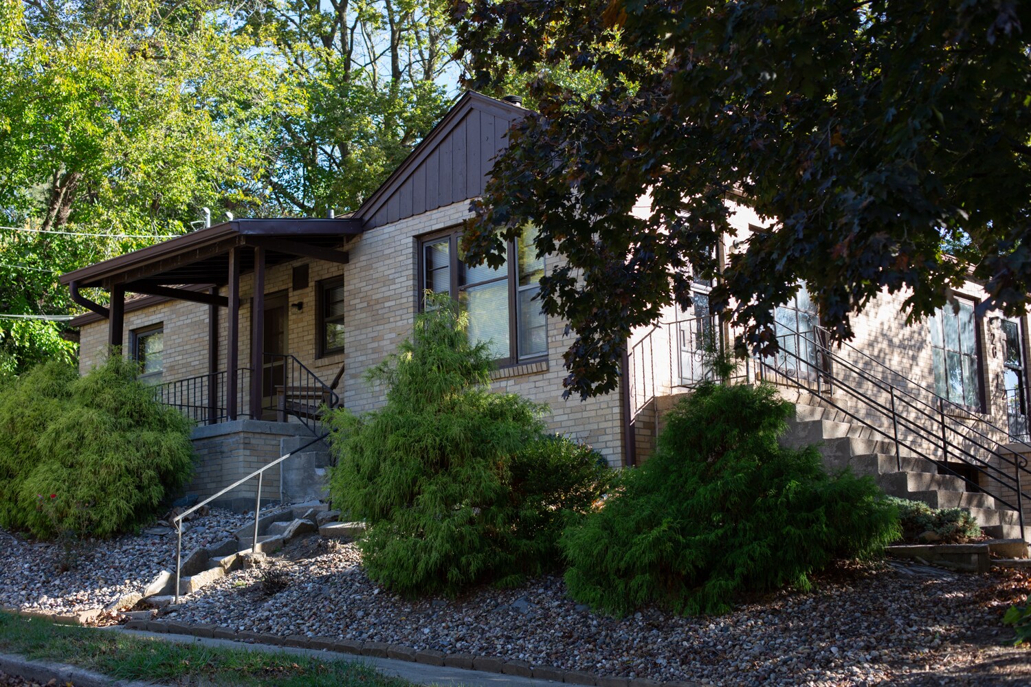 Nice Breakfast porch on the side. watch the neighbors walk by - 2623 Terrace Rd