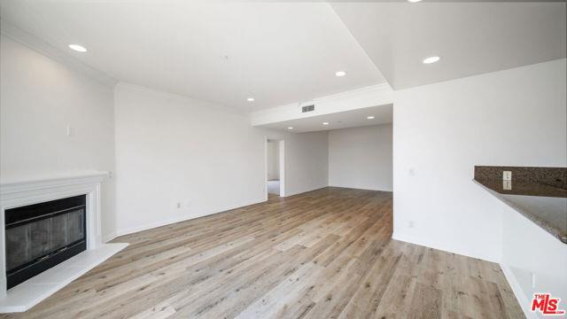 Building Photo - 9401 Alcott St