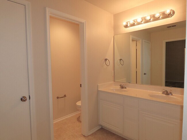 Building Photo - Beautiful 3 Bedroom, 2 Bath Home in Flint!