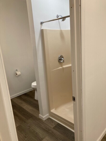 Building Photo - 333 Ann St