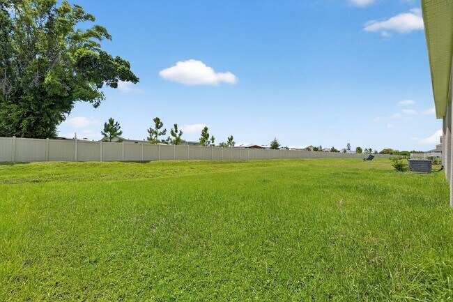 Building Photo - 4 Bedroom / 2 Bath House