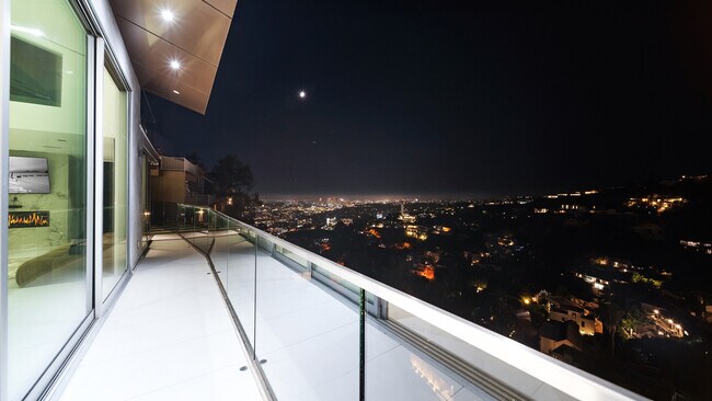 Building Photo - 1623 Viewmont Dr