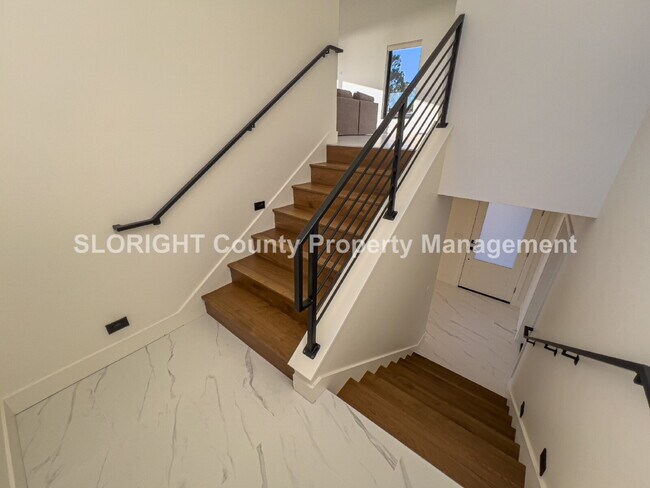 Building Photo - AVAILABLE NOW - Luxury Ocean-View Home in Prime Morro Bay Location - 3 Bed / 3 Bath