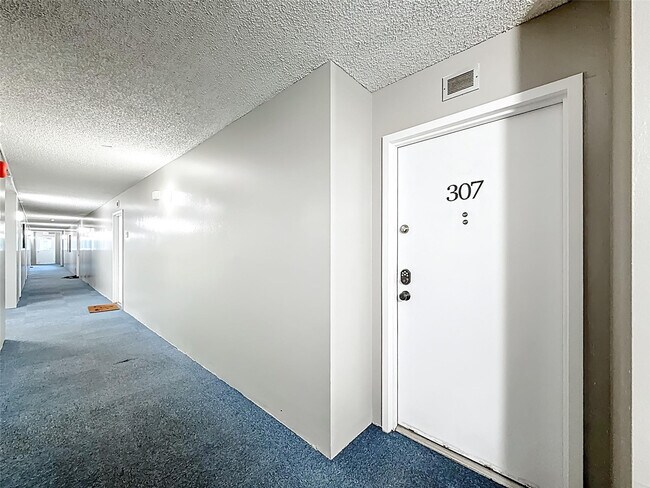 Building Photo - 2741 Taft St