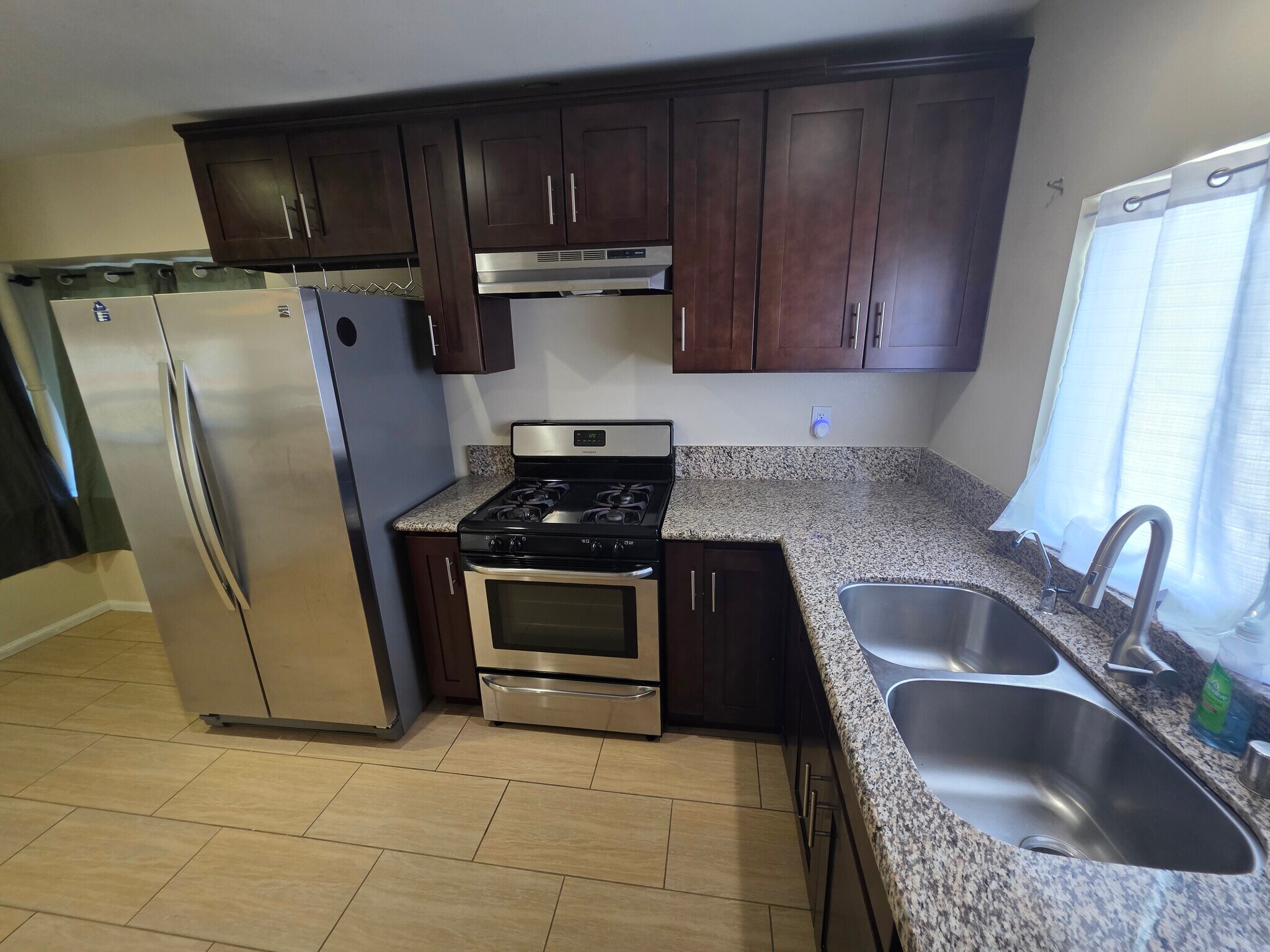 Building Photo - 15360 Saticoy St