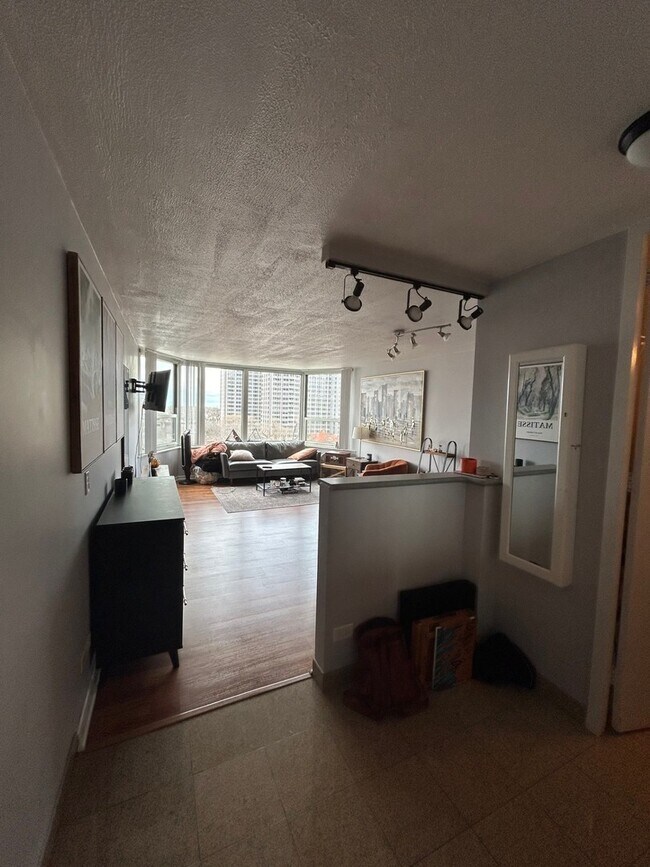 Building Photo - 720 W Gordon Terrace