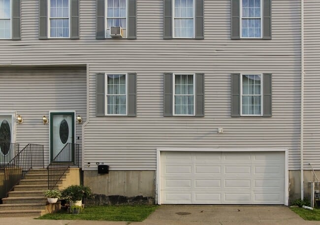 Primary Photo - 1 Pelham St